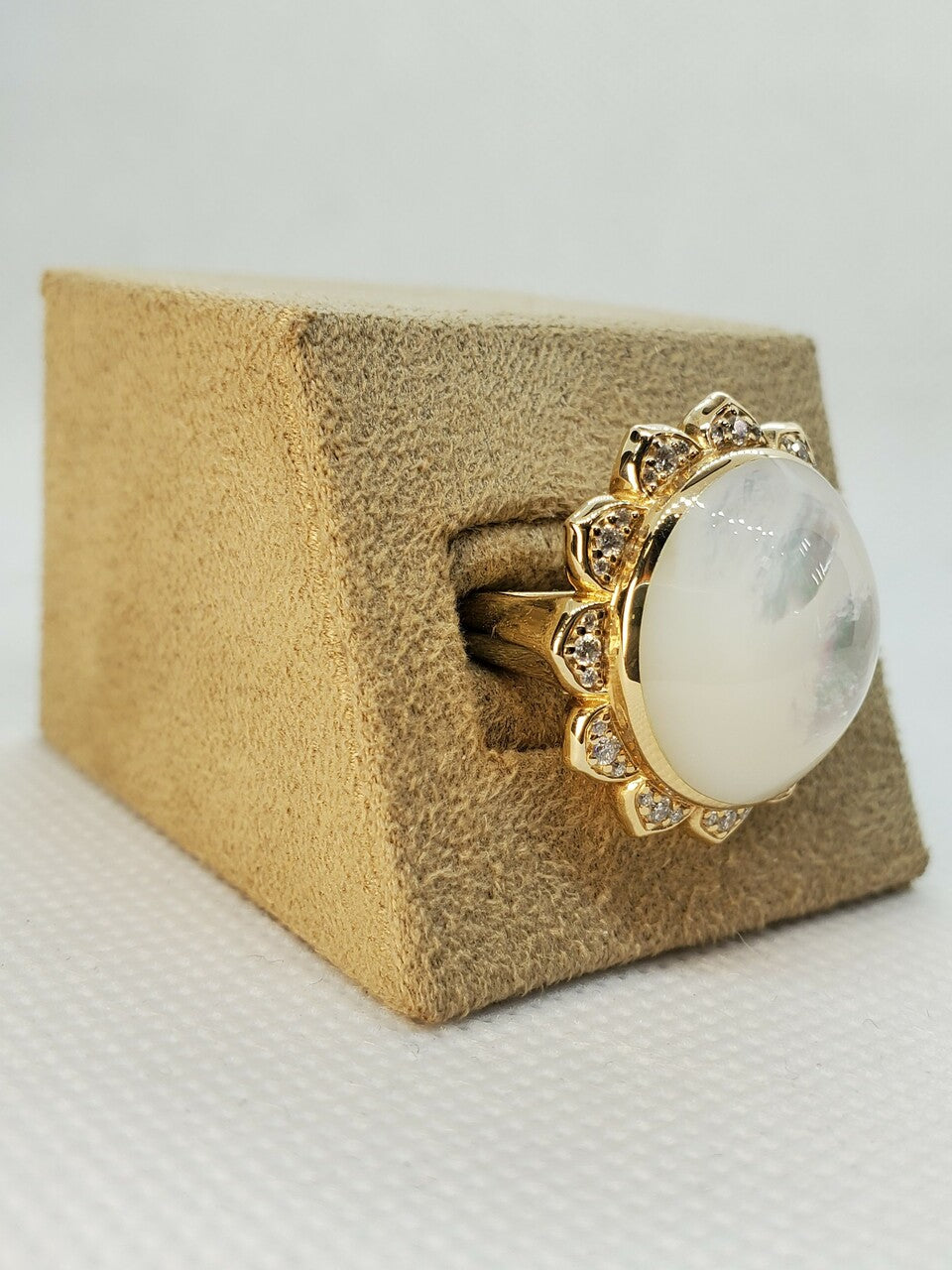 Kabana white mother of pearl ring with diamonds