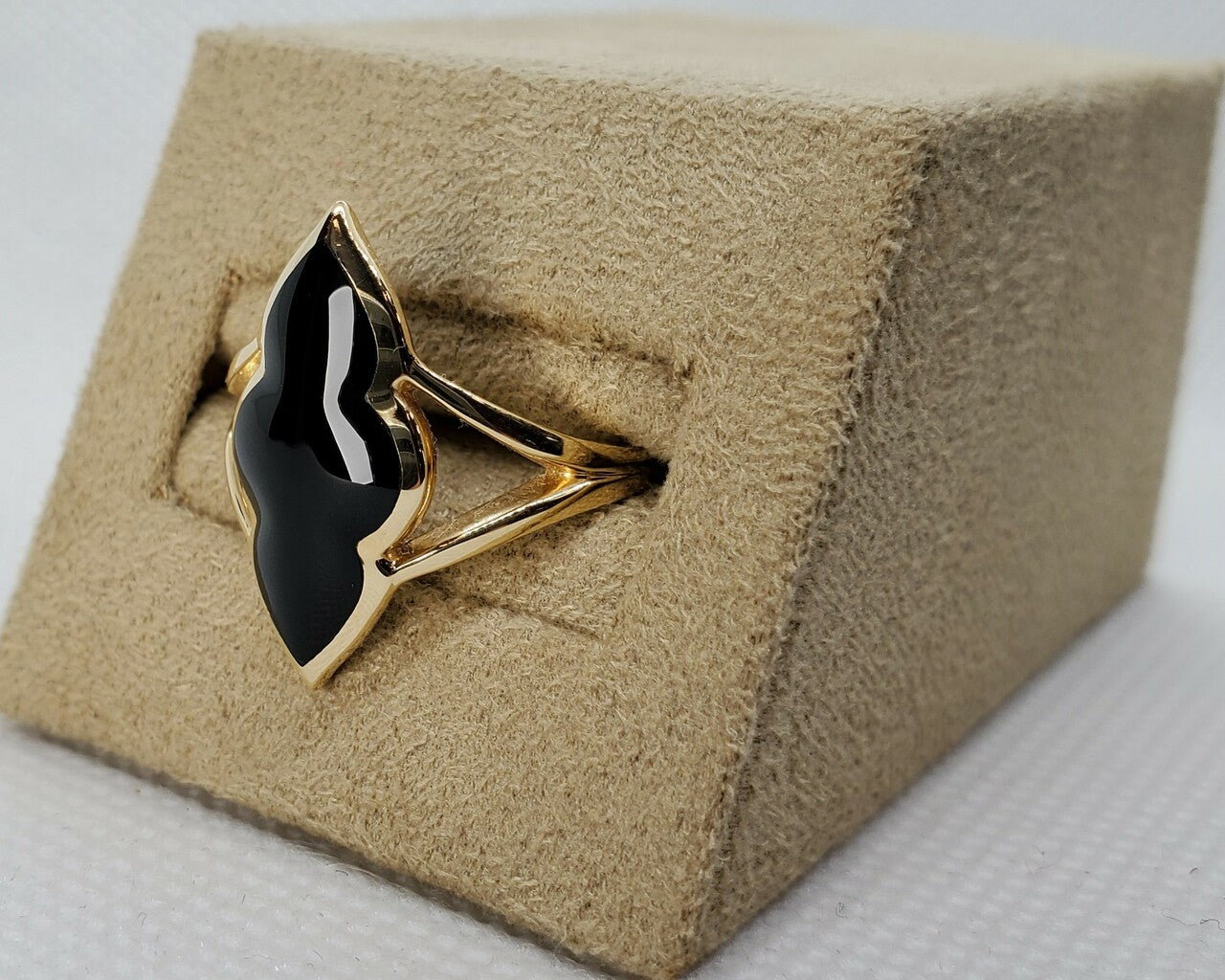 Kabana Scalloped black onyx ring